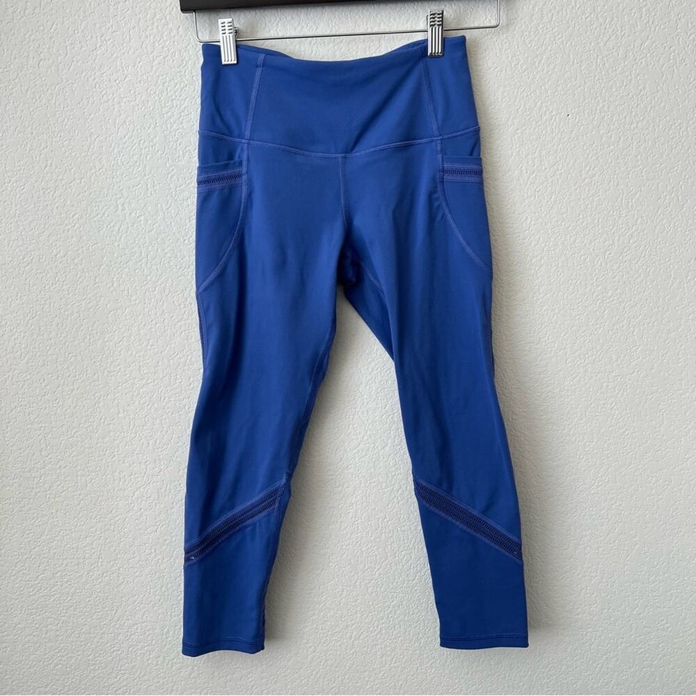 Victoria’s Secret Sport Knockout Capri Crop Leggings Pockets crochet lace blue